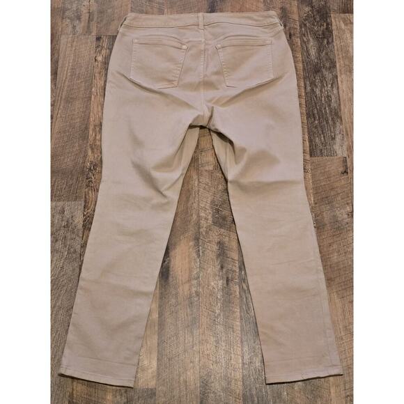 Torrid Boyfriend Straight Vintage Stretch Mid Rise Beige Jeans Size 12R NWOT - Picture 5 of 5